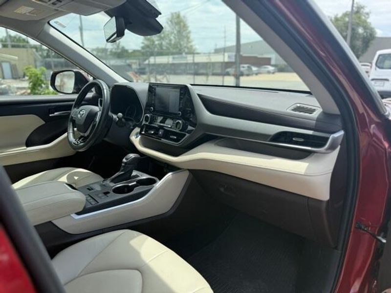2021 Toyota Highlander XLEImage 14