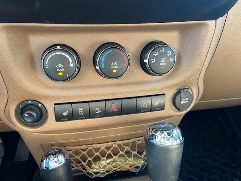 Used 2016 Jeep Wrangler Unlimited Image 10