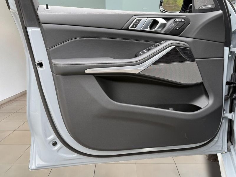2026 BMW X7 xDrive40iImage 18