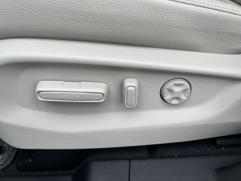 2025 Honda Odyssey EX-LImage 8