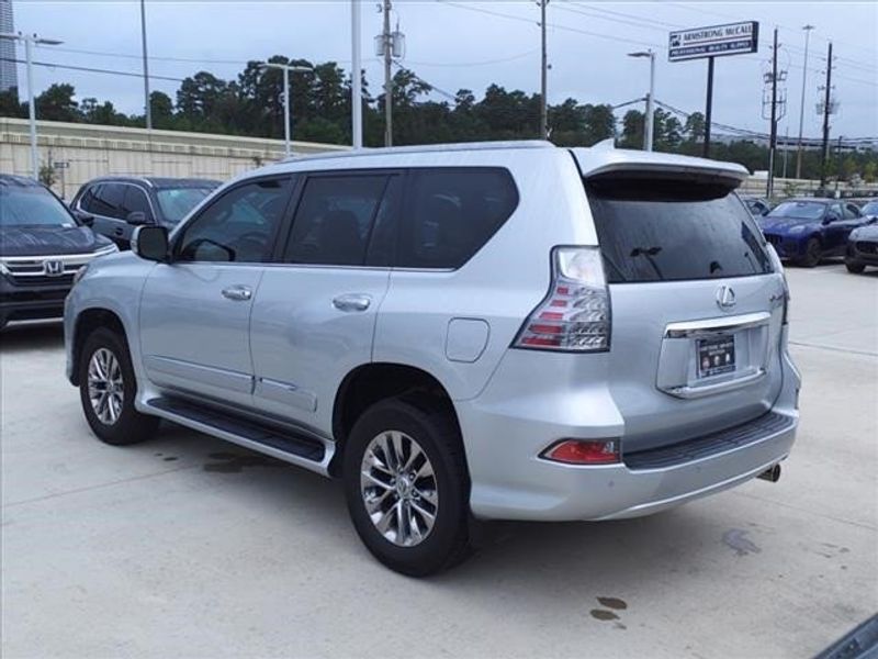 2019 Lexus GX 460Image 2