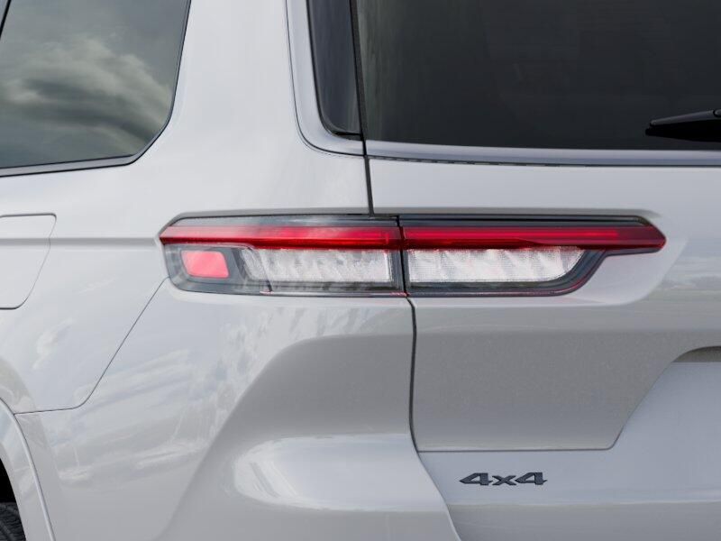 New 2026 Jeep Grand Cherokee L Summit 4x4Image 5