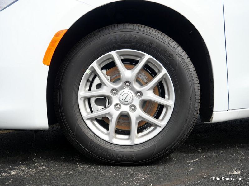 New 2026 Chrysler Voyager Lx