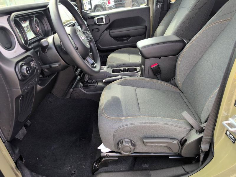2025 Jeep Gladiator Nighthawk 4x4Image 9