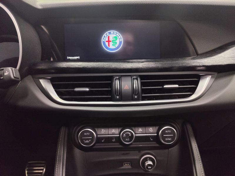 Used 2024 Alfa Romeo Stelvio Sprint AWD w/Sunroof/Nav/Wheel PkgImage 24