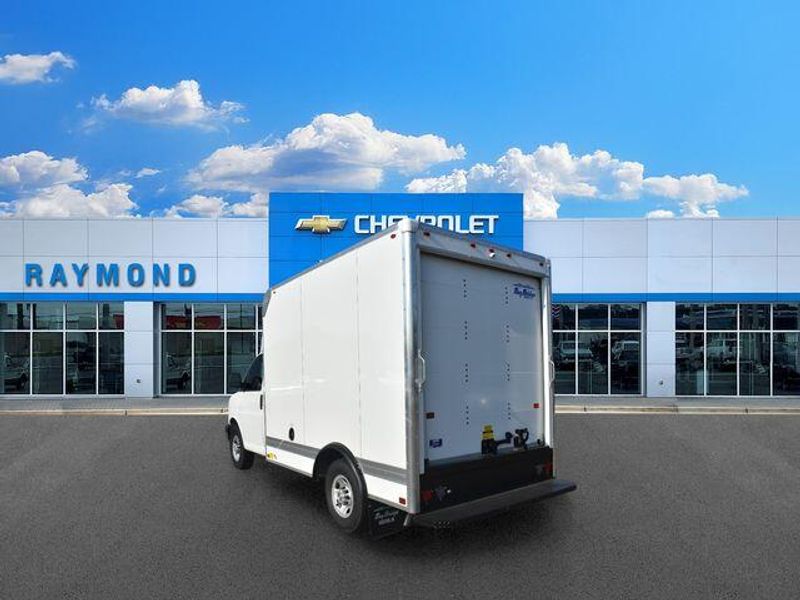 New 2026 Chevrolet Express 3500 Work VanImage 6