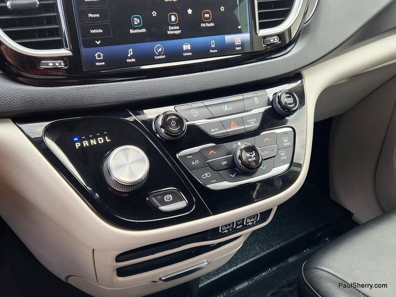 Used 2022 Chrysler Pacifica Touring L