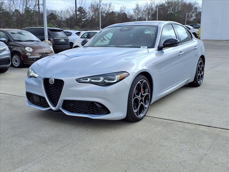 2025 Alfa Romeo Giulia Image 9