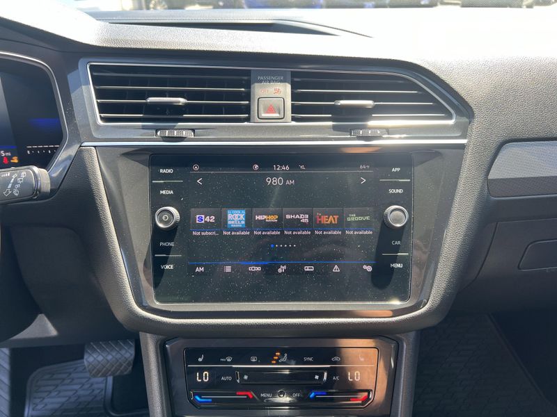 2022 Volkswagen Tiguan SEImage 16