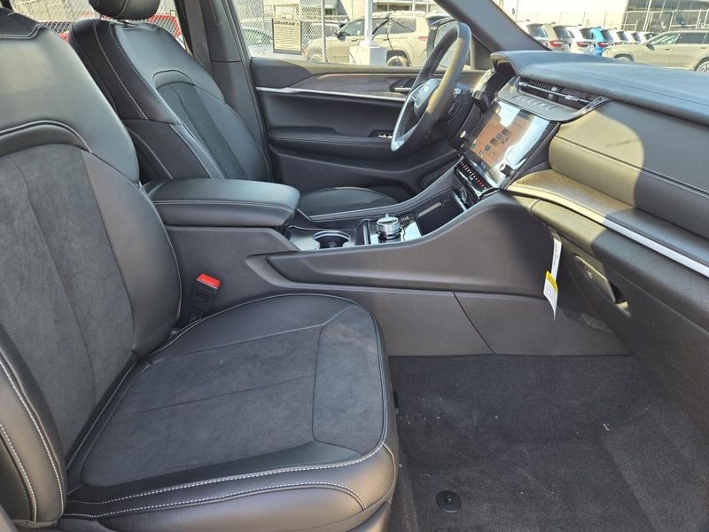 New 2026 Jeep Grand Cherokee Laredo Altitude 4x4