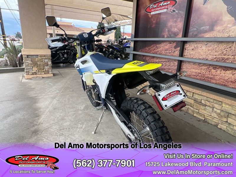 2024 HUSQVARNA FE 501S  in a WHITE exterior color. Del Amo Motorsports of Los Angeles (562) 262-9181 delamomotorsports.com 