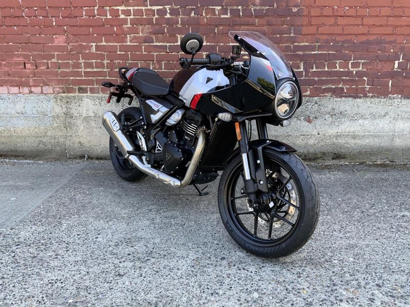 2026 Triumph THRUXTON 400