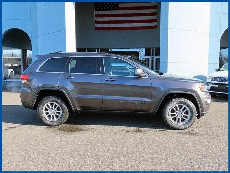 2019 Jeep Grand Cherokee Laredo EImage 2