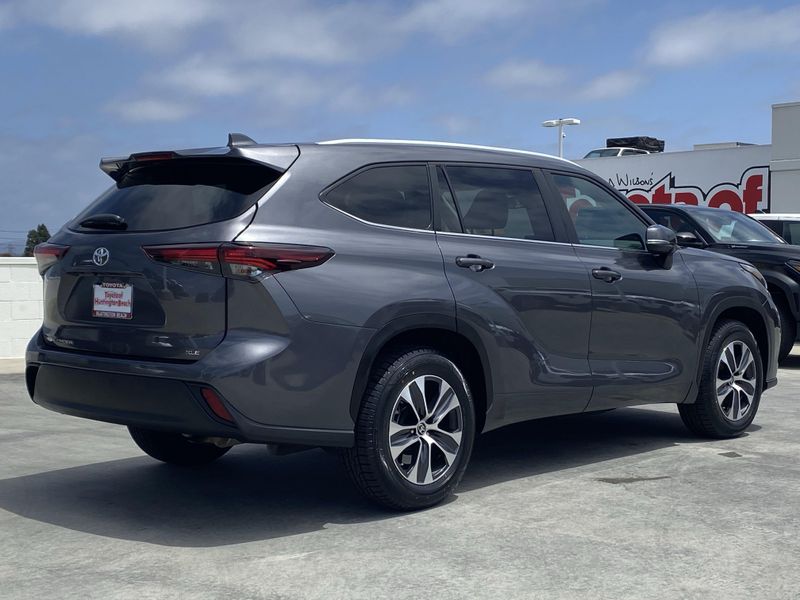 Used 2024 Toyota Highlander XLEImage 3