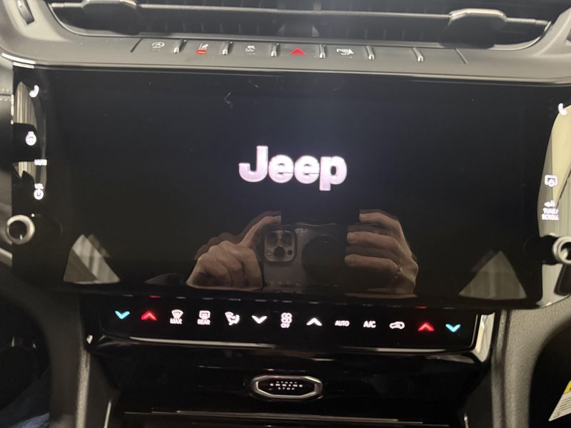 New 2026 Jeep Grand Cherokee Limited 4x4Image 27
