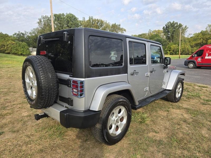 2014 Jeep Wrangler Unlimited Sahara photo 5