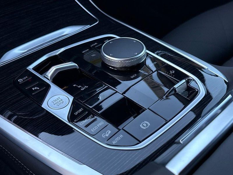 New 2027 BMW X7 xDrive40iImage 24