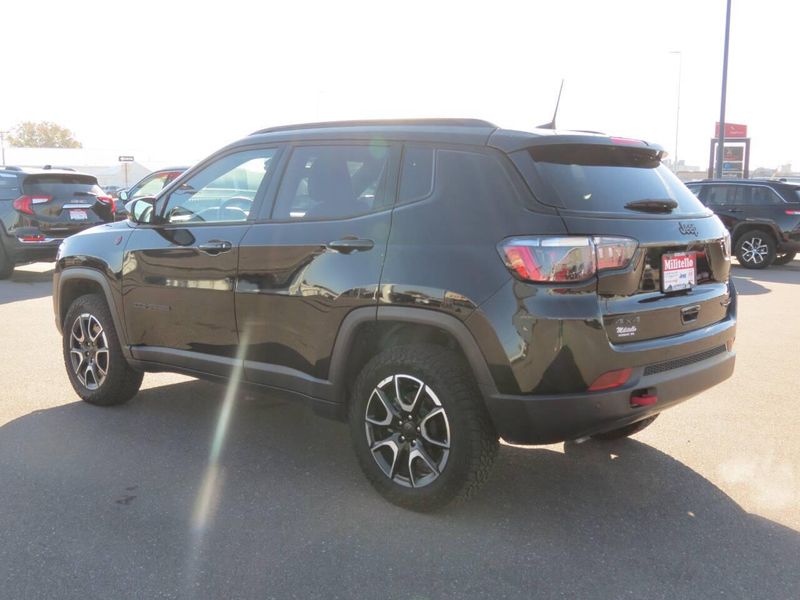 Used 2024 Jeep Compass Trailhawk 4x4 4dr SUVImage 4
