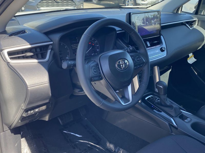 New 2025 Toyota Corolla Cross LEImage 13