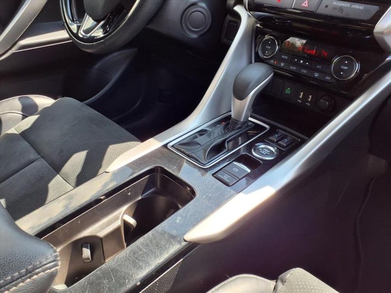 2024 Mitsubishi Eclipse Cross SE photo 10