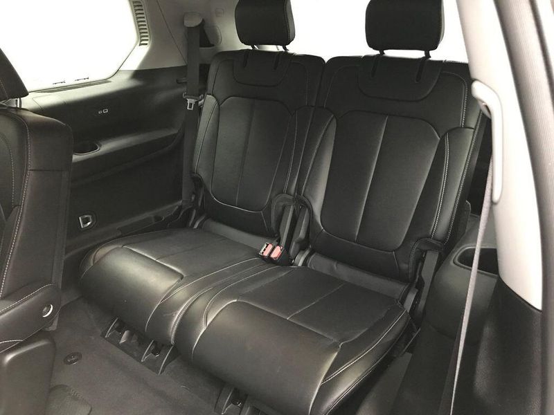 Used 2023 Jeep Grand Cherokee L LimitedImage 16