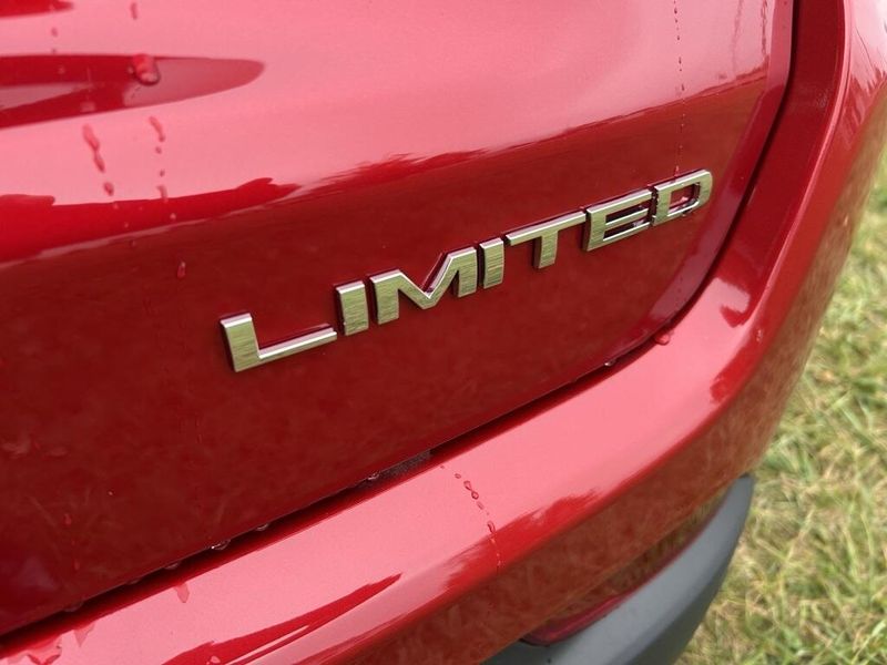 2025 Jeep Compass Limited photo 3