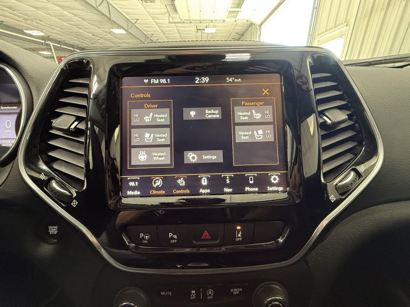 Used 2022 Jeep Cherokee LimitedImage 30