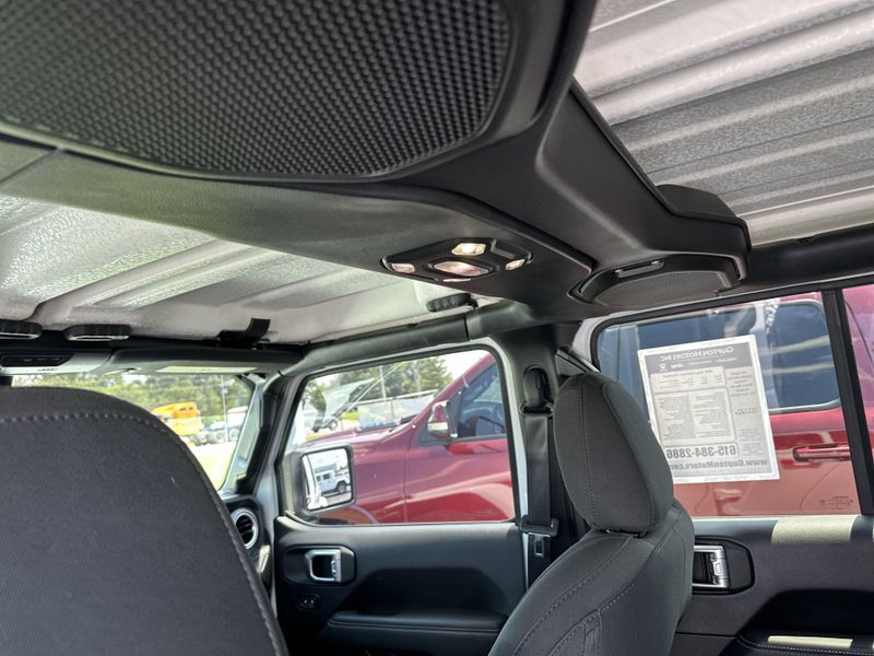 2020 Jeep Gladiator OverlandImage 17