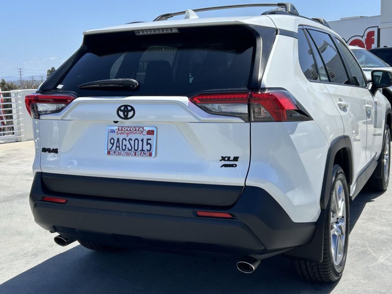 2022 Toyota RAV4 XLE PremiumImage 5
