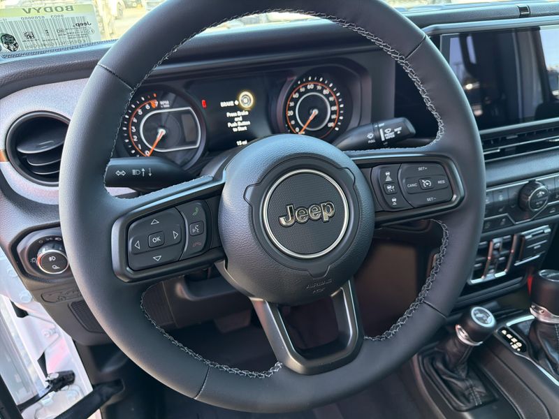 New 2026 Jeep Gladiator Sport S 4x4Image 19