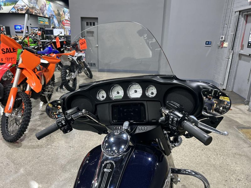 Used 2019 Harley-Davidson STREET GLIDE Image 16