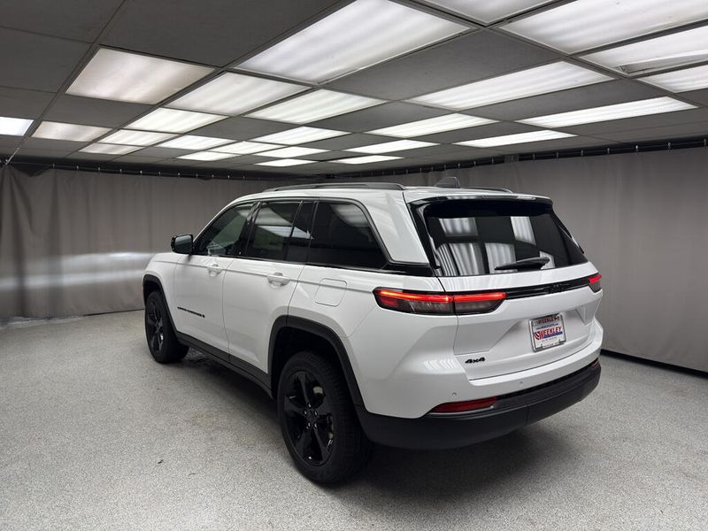 New 2026 Jeep Grand Cherokee Limited 4x4Image 2
