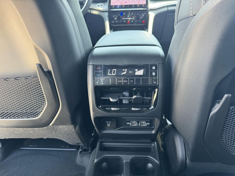 New 2025 Jeep Grand Cherokee L LimitedImage 11