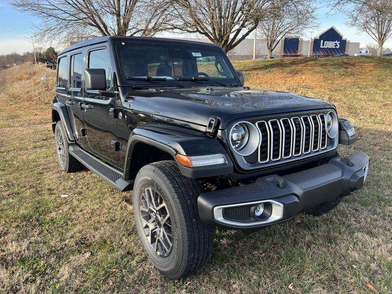 New 2026 Jeep Wrangler 4-door SaharaImage 3