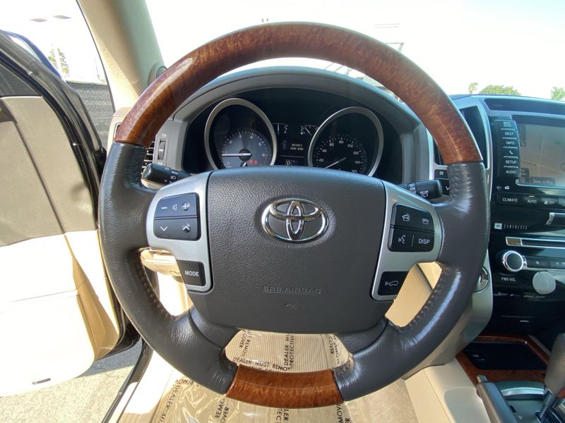 2013 Toyota Land Cruiser BaseImage 26
