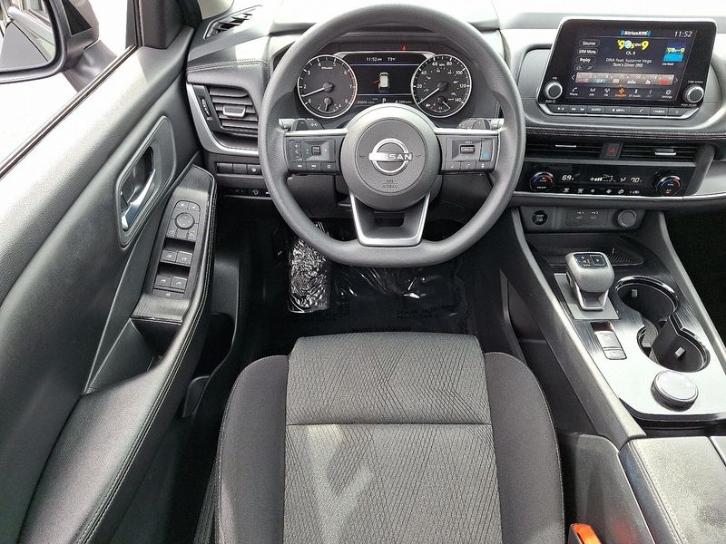 2024 Nissan Rogue SV AWD photo 10