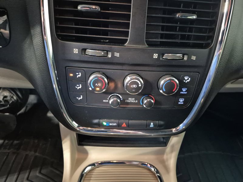 2019 Dodge Grand Caravan SXTImage 36