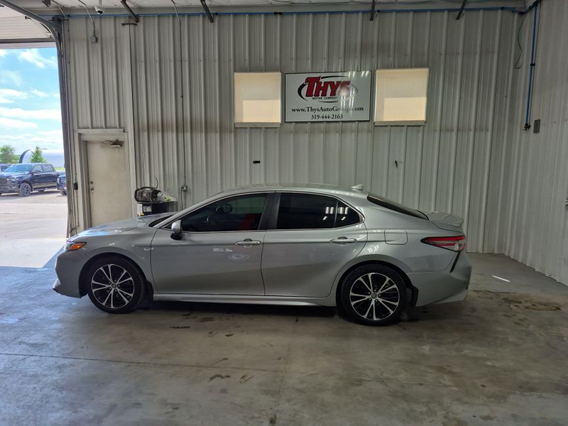 2019 Toyota Camry SEImage 17