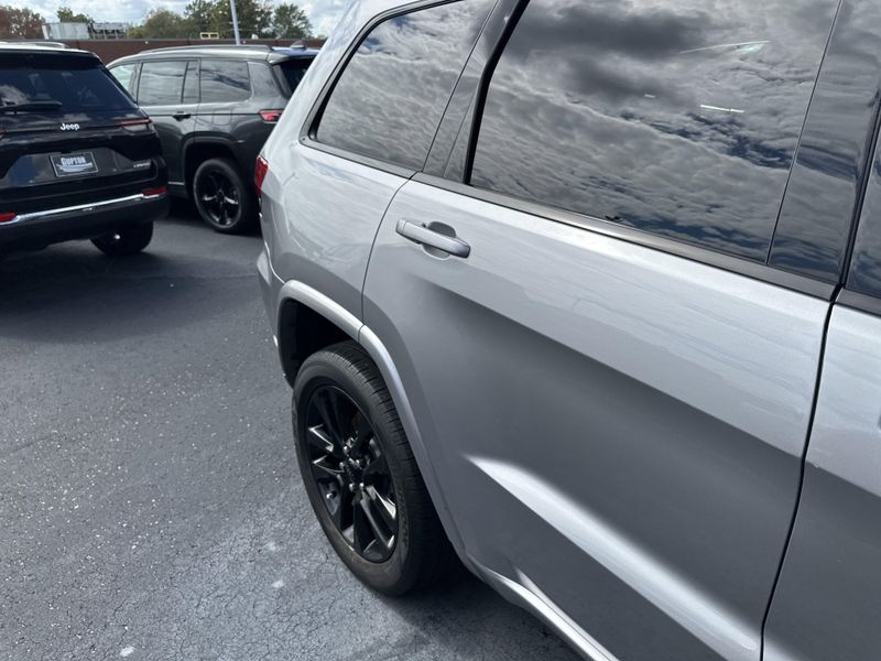 2018 Jeep Grand Cherokee Altitude photo 5