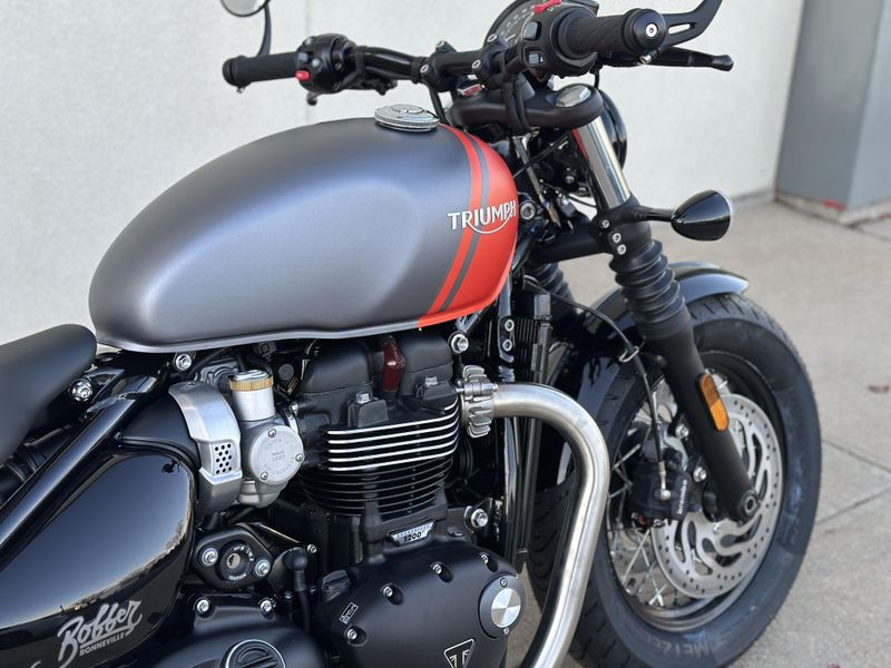 2025 Triumph BONNEVILLE BOBBERImage 7
