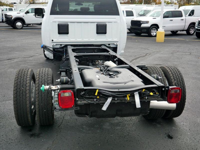 2024 RAM 5500 Tradesman Chassis Crew Cab 4x4 84