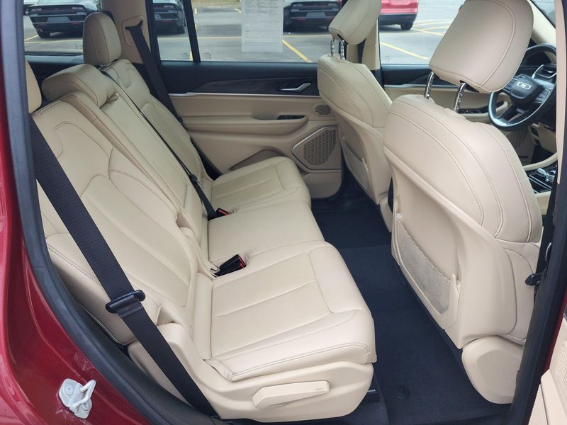 Used 2021 Jeep Grand Cherokee L LimitedImage 17