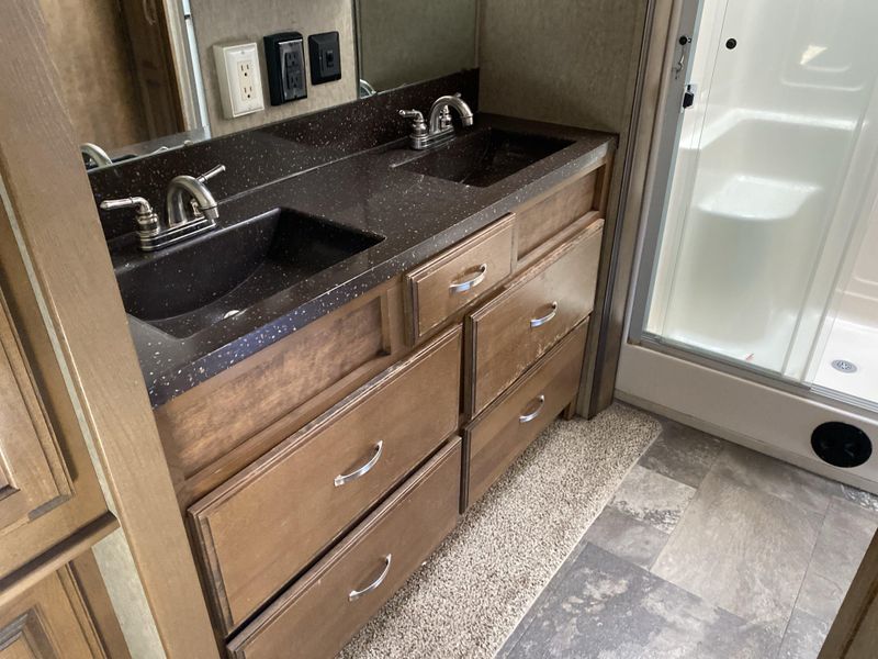 Used 2018 FOREST RIVER CEDAR CREEK 38 FLX Image 20