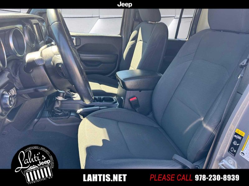 2021 Jeep Gladiator Sport S photo 10