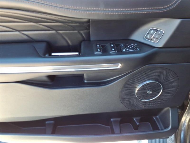 2020 Ford Expedition MAX Platinum photo 23
