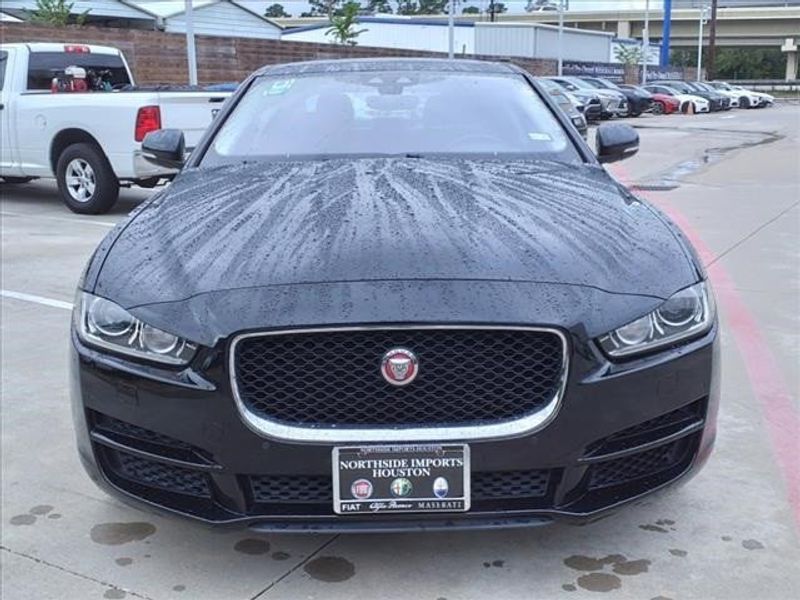 2019 Jaguar XE 25t PremiumImage 6