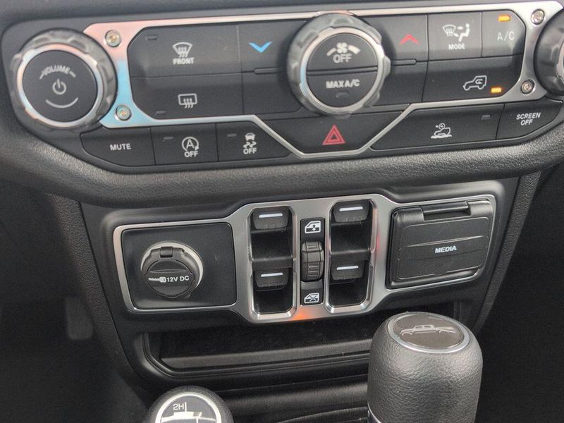 2025 Jeep Gladiator Nighthawk 4x4Image 13