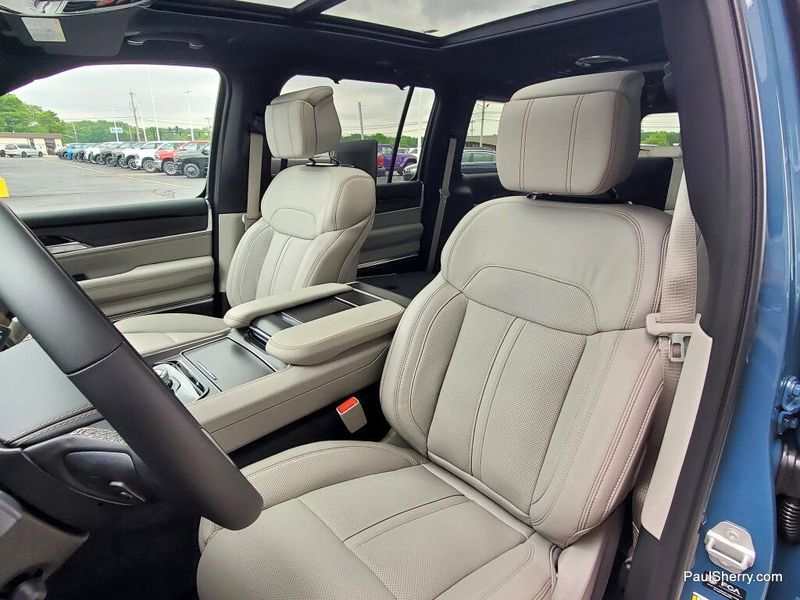 2026 Jeep Grand Wagoneer L Summit Obsidian 4x4