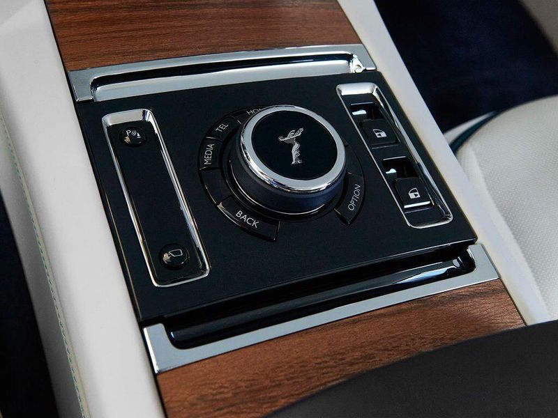 Used 2025 Rolls-Royce Spectre Image 16