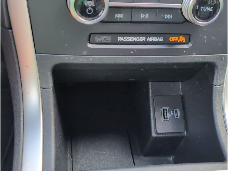 Used 2024 Ford Edge SELImage 17